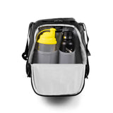 Två vattenflaskor i sina egna fack på sidan av duffelbag